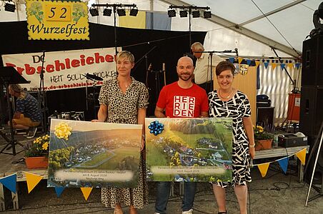 Übergabe Partnerschaftsgeschenke