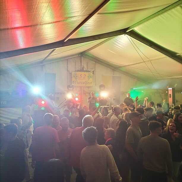 Party im Festzelt mit MRB Live aus dem Vogtland