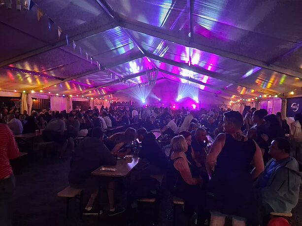 Party im Festzelt mit MRB Live aus dem Vogtland