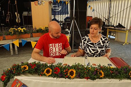 Unterzeichnung der Partnerschaftsurkunde Bockau-Herrieden